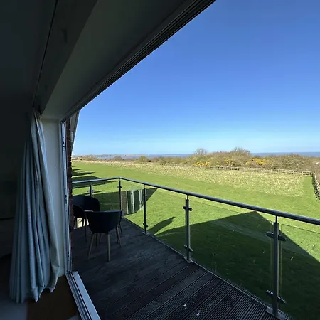 Sunrise View - Balcony And Seaview - Part Of The The Bay Filey Village With Pool, Gym And Direct Access, Pub, Restaurant, Tennis And Meadows Walks 別荘 *