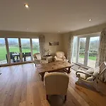 Sunrise View - Balcony And Seaview - Part Of The The Bay Filey Village With Pool, Gym And Direct Access, Pub, Restaurant, Tennis And Meadows Walks *