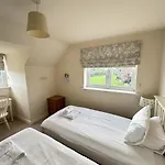 Sunrise View - Balcony And Seaview - Part Of The The Bay Filey Village With Pool, Gym And Direct Access, Pub, Restaurant, Tennis And Meadows Walks بيت للعطل
