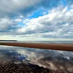 Sunrise View - Balcony And Seaview - Part Of The The Bay Filey Village With Pool, Gym And Direct Access, Pub, Restaurant, Tennis And Meadows Walks بيت للعطل *