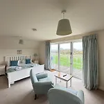 Sunrise View - Balcony And Seaview - Part Of The The Bay Filey Village With Pool, Gym And Direct Access, Pub, Restaurant, Tennis And Meadows Walks بيت للعطل *