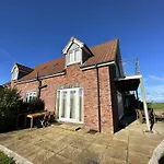 Sunrise View - Balcony And Seaview - Part Of The The Bay Filey Village With Pool, Gym And Direct Access, Pub, Restaurant, Tennis And Meadows Walks