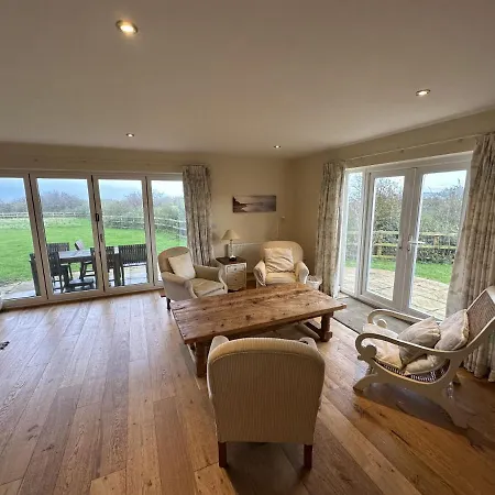 Sunrise View - Balcony And Seaview - Part Of The The Bay Filey Village With Pool, Gym And Direct Access, Pub, Restaurant, Tennis And Meadows Walks *