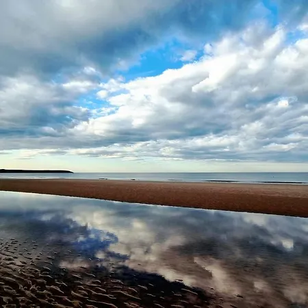 Sunrise View - Balcony And Seaview - Part Of The The Bay Filey Village With Pool, Gym And Direct Access, Pub, Restaurant, Tennis And Meadows Walks بيت للعطل *