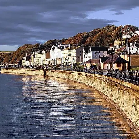 Sunrise View - Balcony And Seaview - Part Of The The Bay Filey Village With Pool, Gym And Direct Access, Pub, Restaurant, Tennis And Meadows Walks Reighton