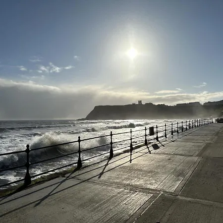 Sunrise View - Balcony And Seaview - Part Of The The Bay Filey Village With Pool, Gym And Direct Access, Pub, Restaurant, Tennis And Meadows Walks *