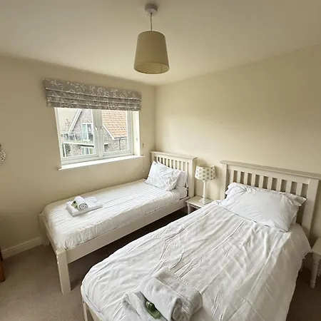 Sunrise View - Balcony And Seaview - Part Of The The Bay Filey Village With Pool, Gym And Direct Access, Pub, Restaurant, Tennis And Meadows Walks بيت للعطل *