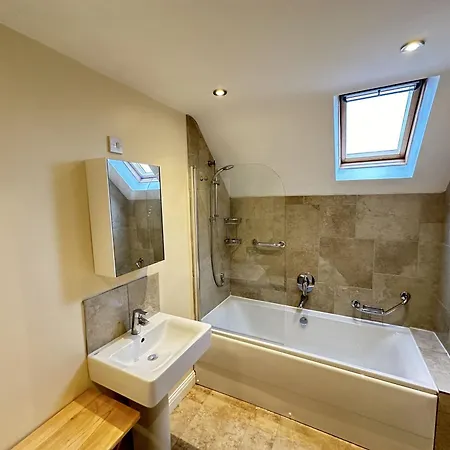 Sunrise View - Balcony And Seaview - Part Of The The Bay Filey Village With Pool, Gym And Direct Access, Pub, Restaurant, Tennis And Meadows Walks Reighton